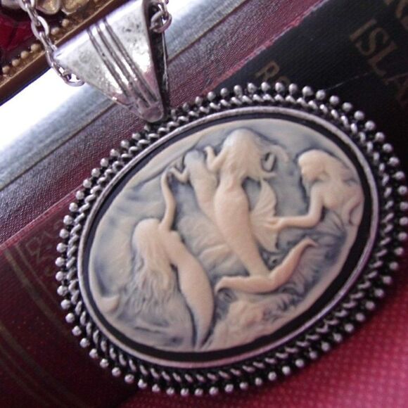 Christmas 4 Mermaids Nautical Sea Cameo Ant Silver Necklace sister daughter mom - Picture 2 of 5